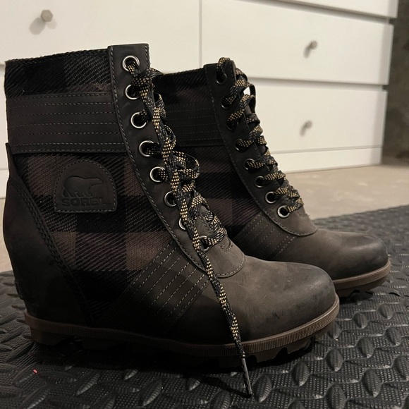 NWOT Green Sorel Joan of Arctic Plaid wedge 9 - Picture 1 of 4